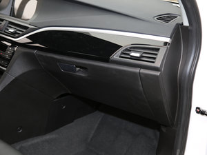2017款1.5L 手动新锐型 空间座椅