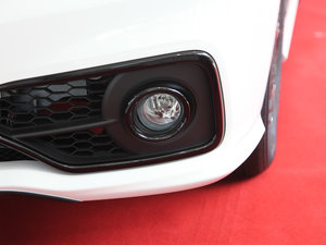 2017款1.5L 手动新贵型 前雾灯