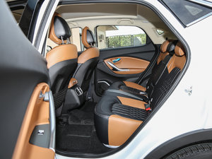 2018款1.5T 自动豪华版 后排空间