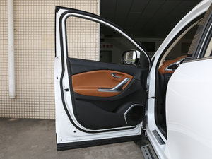 2018款1.5T 自动豪华版 驾驶位车门