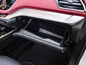 2018款Prime 1.8T DCT旗舰型 国V 手套箱