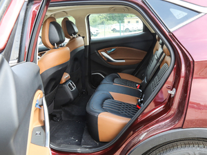 2018款1.5T 自动豪华版 后排空间