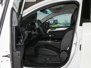 2018款Prime 1.5T 手动豪华型 国V 前排空间