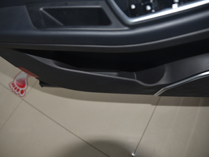 2018款Prime 1.5T 自动豪华型 国V 前门储物空间