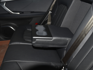 2018款Prime 1.5T 自动豪华型 国V 后排中央扶手