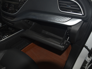 2018款Prime 1.5T 自动豪华型 国V 手套箱