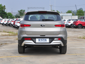 2018款1.5T CVT尊贵型 正后	