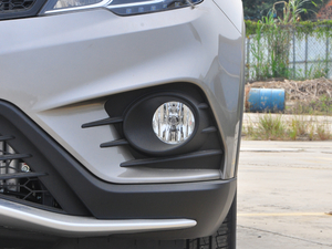2018款1.5T CVT尊贵型 前雾灯