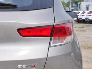 2018款1.5T CVT尊贵型 尾灯