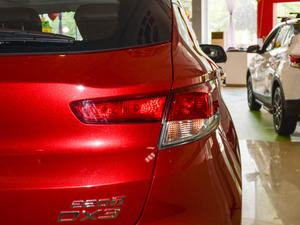 2018款1.5T CVT尊贵型 尾灯
