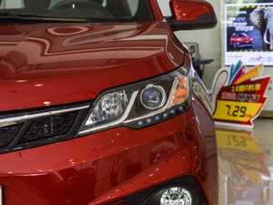 2018款1.5T CVT尊贵型 大灯