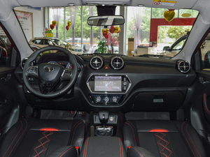 2018款1.5T CVT尊贵型 内饰全景