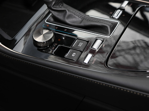 2019款235T 自动豪华版 驻车制动器