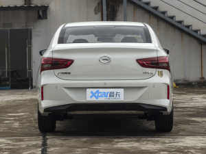 2021款GA4 PLUS 235T 自动豪华版 正后	