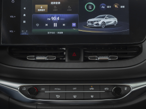 2021GA4 PLUS 235T ԄӺA {L