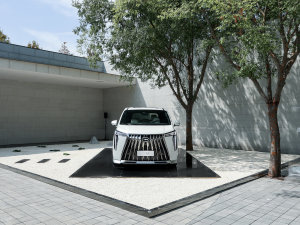 2023ڎϵ 400T ԄŞ w^