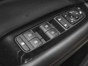 2023款390T 自动星云版 主驾车窗控制区	