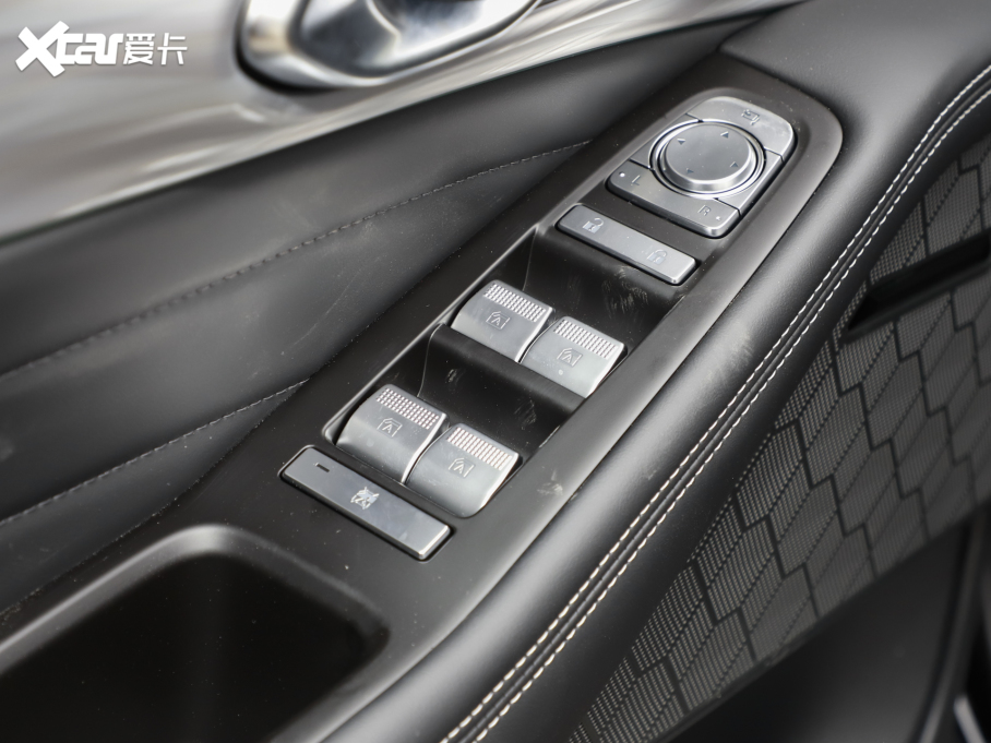 2025GS8 I(lng)ϵ 2.0TGDI (q)A 5