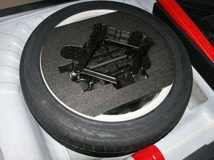 2011款2.0L 自动尊贵版 备胎
