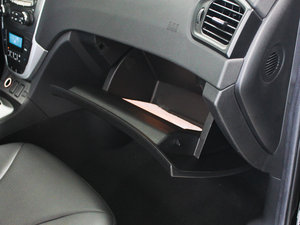 2012款2.0L 手动豪华版 手套箱