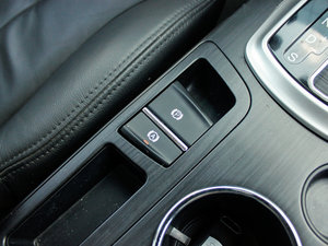 2012款2.0L 自动尊贵版 驻车制动器