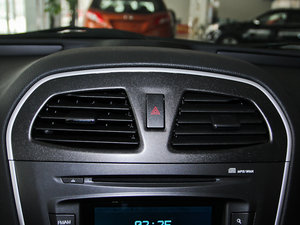 2012款2.0L 自动豪华版 空调出风口