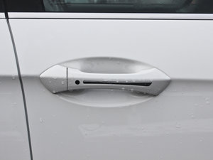 2013款1.8T 自动豪华版 主驾门拉手