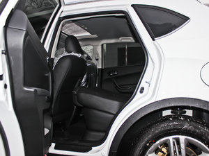 2013款1.8T 自动豪华版 后排座椅放倒