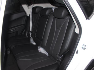 2013款1.8T 自动豪华版 后排座椅