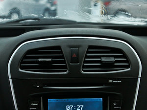 2013款1.8T 自动豪华版 空调出风口