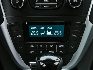 2013款1.8T 自动豪华版 音响调节