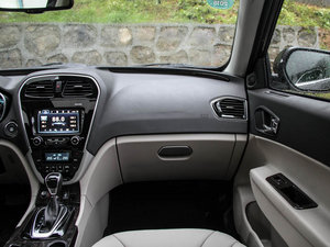 2014款1.8T 自动四驱至尊版 中控区