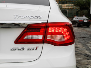 2016款320T 至尊版 尾灯