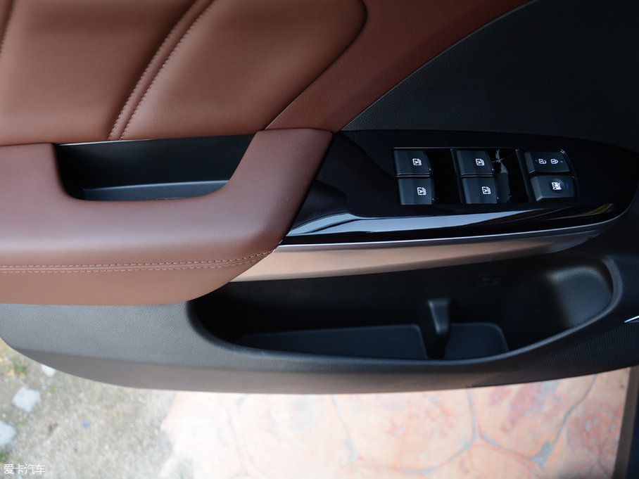 2017GS8 320T Ԅ(dng)(q)A