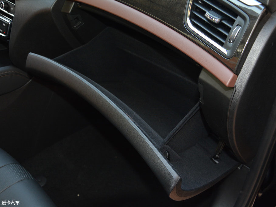 2017GS8 320T ԄӃ(q)A