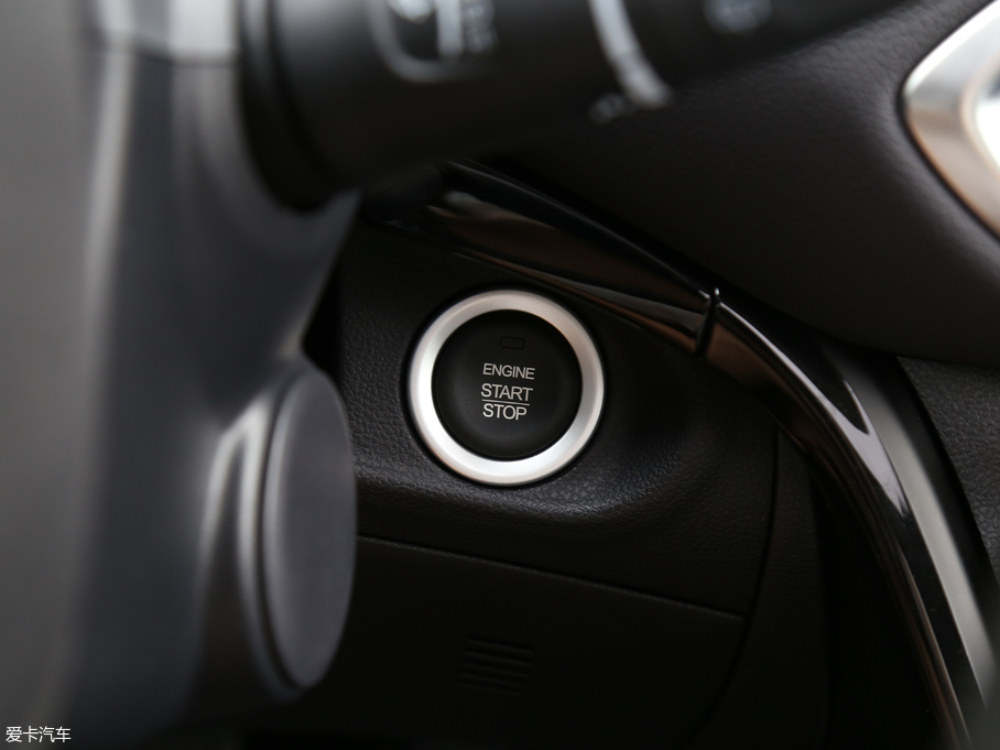 2018�����GS4 235T �ԄӃ�򌾫Ӣ��