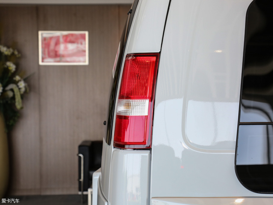 2016Savana 1500S (q)