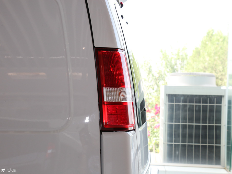 2016��Savana 2500S ����\�Ӱ�