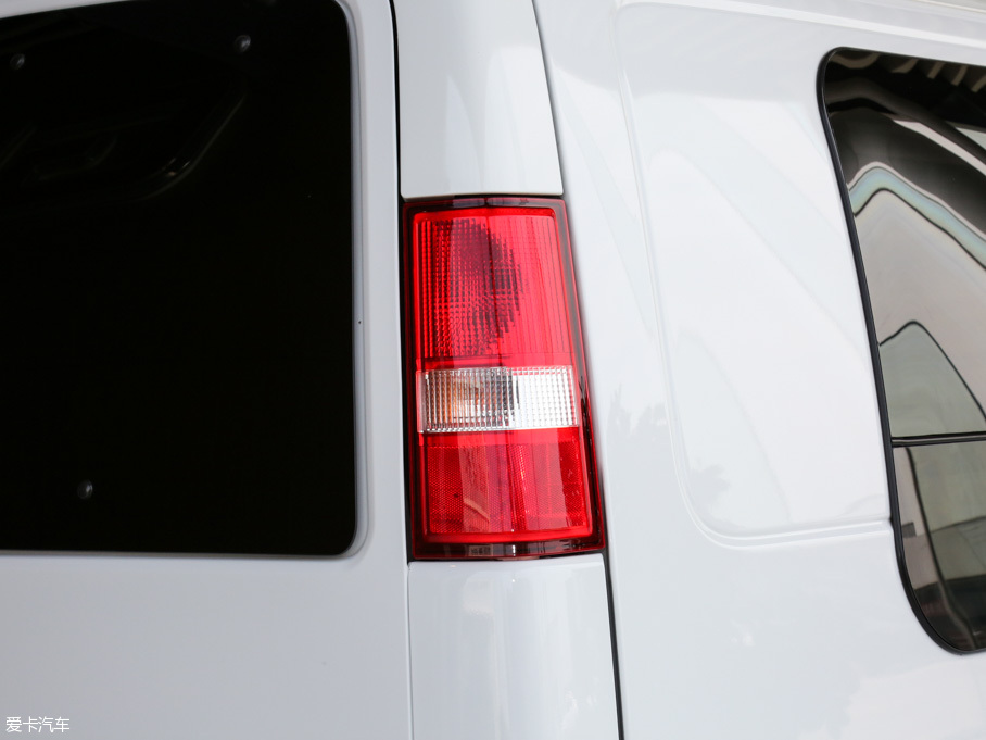 2016��Savana 2500S ����\�Ӱ�