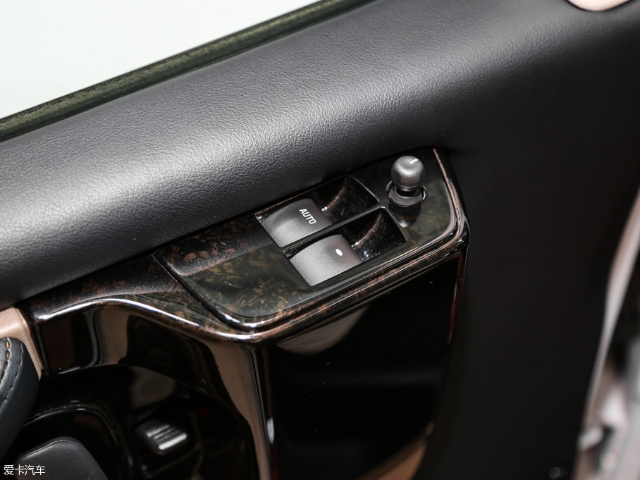 2016Savana 2500S \Ӱ