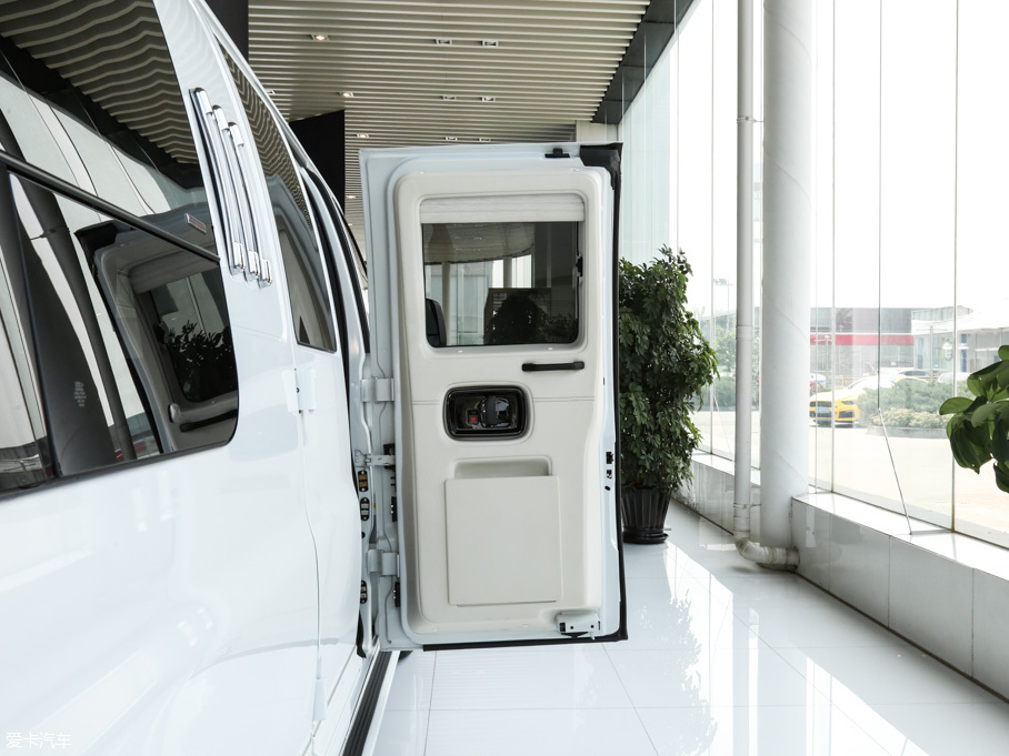 2016Savana 2500S (q)\(yn)(dng)