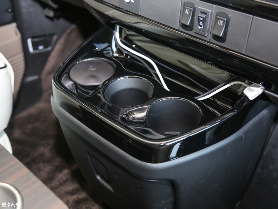 2017Savana 6.0L 2500S