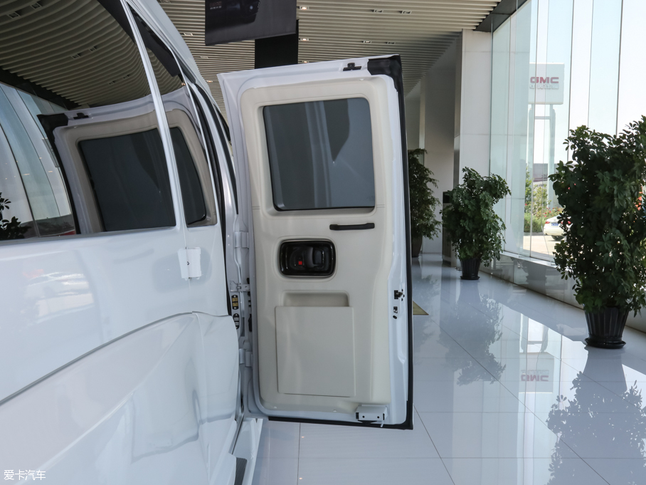 2017Savana 6.0L 2500S