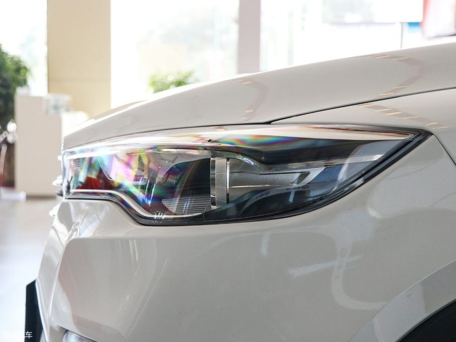 2018vX80 Live 2.0L Ԅm