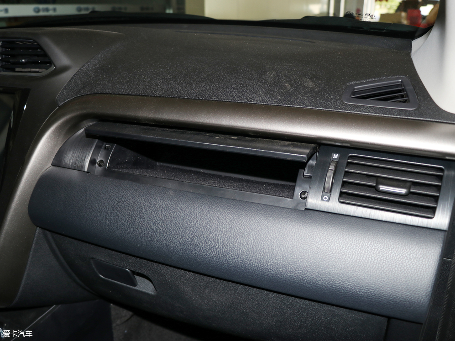 2018vX80 Live 2.0L Ԅm