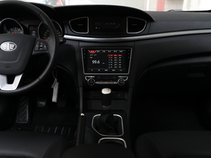 2019款1.6L 手动精英型 中控台