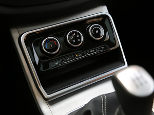 2019款1.6L 手动豪华型 国V 中控区