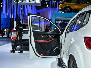 2019款1.6L 手动豪华型 国VI 驾驶位车门