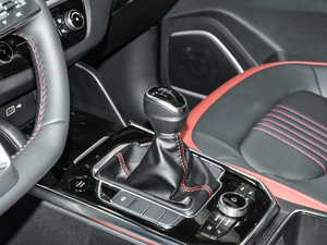 2019款1.6L 手动豪华型 国VI 换挡杆