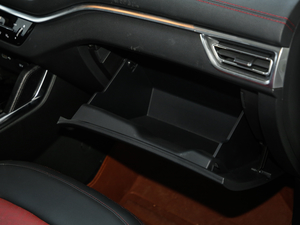 2019款1.6L 自动互联智酷型 国VI 手套箱